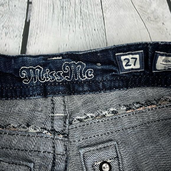 ⭐️ Flash Sale⭐️ Miss Me Signature Jean Shorts - Picture 4 of 6